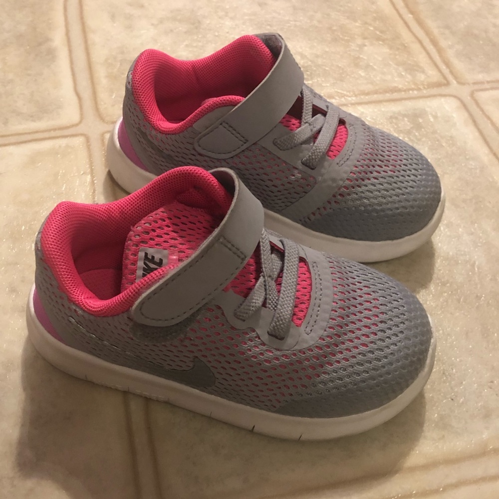 EUC toddler girls Nike Free RN shoes
